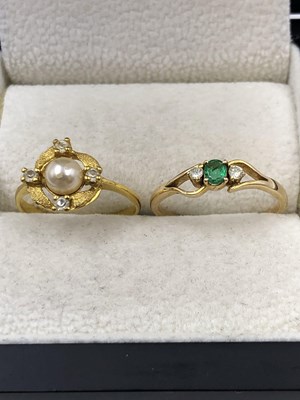 Lot 1030 - A gemset unhallmarked gold ring, assessed as...