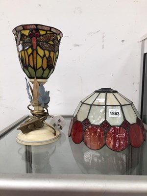 Lot 1863 - A table lamp with a leaded glass dragon fly...