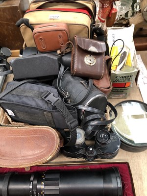 Lot 1902 - A Soligor 1:8 camera lens, Fujica and other...