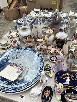 Lot 1908 - Five Lladro figures, Mason's mandalay pattern...
