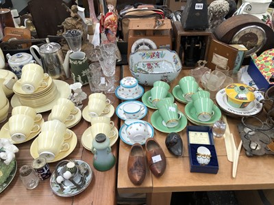 Lot 1915 - Grosvenor, Wedgwood and other coffee wares, a...