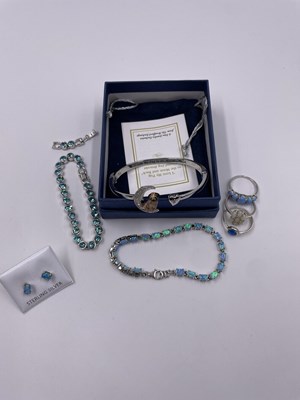 Lot 1060 - A Bradford Exchange "I love my pug" bangle,...