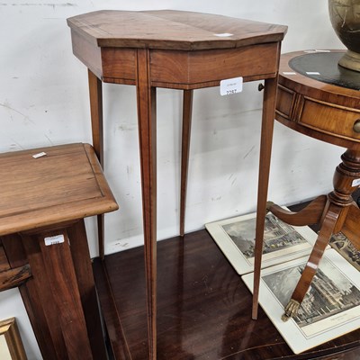 Lot 2287 - A small regency occasional table.