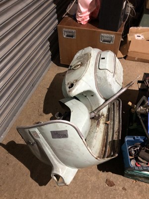 Lot 1337a - A vintage Vespa for restoration. No logbook.