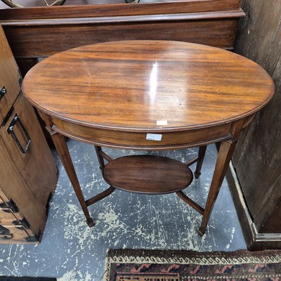 Lot 2313 - An Edwardian oval occasional table.