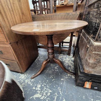 Lot 2330 - A Georgian tripod table.