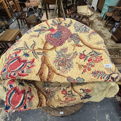 Lot 2504 - A large length of decorative linen upholstery...