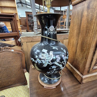 Lot 2514 - A Japanese-style vase-form table lamp with...