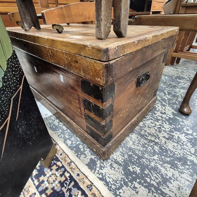 Lot 2549 - A Victorian pine blanket box.