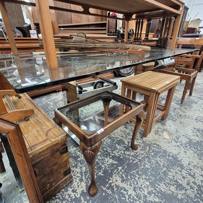 Lot 2553 - A good quality chrome-based glass top table.