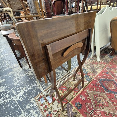 Lot 2569 - A folding coaching table.
