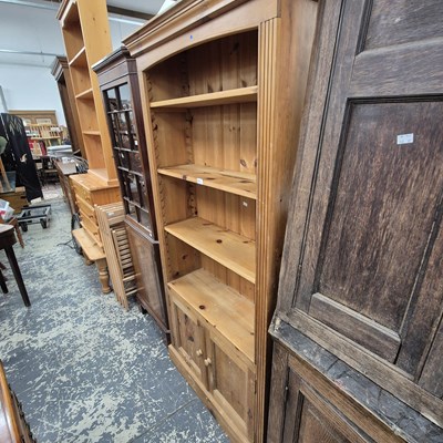 Lot 2584 - A pine open book case. H 183 x W 91 x D 31cm