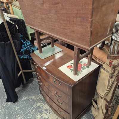 Lot 2622 - A small bow-front four-drawer chest and a...
