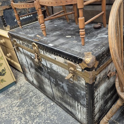 Lot 2666 - A large American "U.S Trunk Company" Fall...