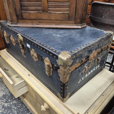 Lot 2669 - A vintage cabin trunk.