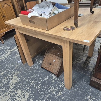 Lot 2684 - A modern kitchen table. H 80 x W 120 x 90 cm.