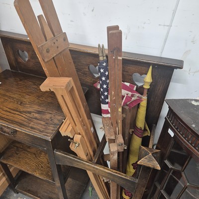Lot 2693a - Various easels and flags.