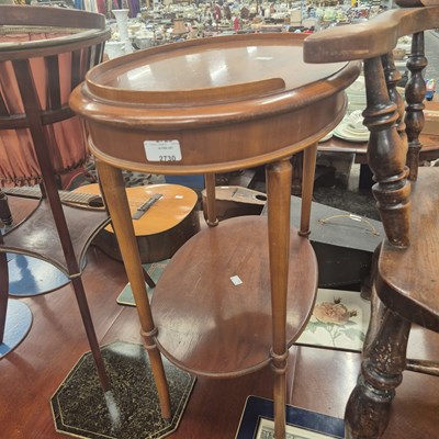 Lot 2730 - A small occasional table.