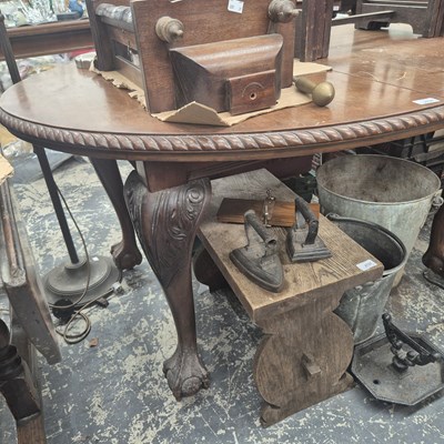 Lot 2736 - A Victorian small mahogany dining table.