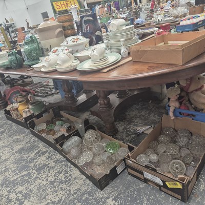 Lot 2753 - A large mahogany extending dining table with...