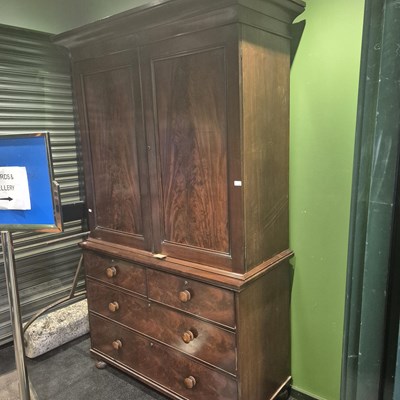 Lot 2796 - A Victorian mahogany linen press. H 241 x W...