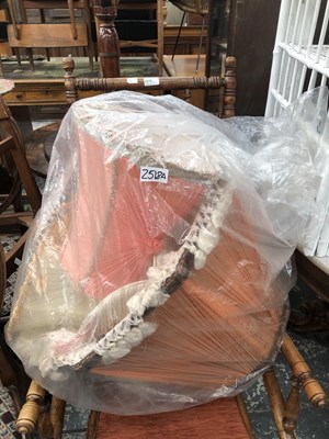 Lot 2518a - A quantity of lampshades