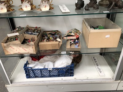Lot 213 - A large collection of toy soldiers, including...