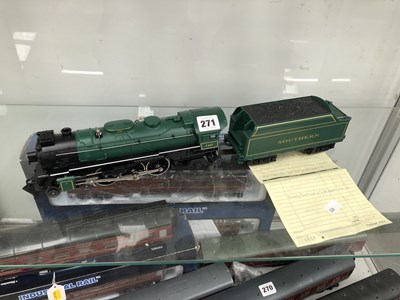 Lot 271 - A Lionel 0-gauge electric Southern locomotive...
