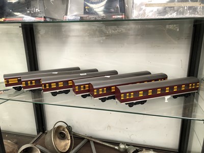 Lot 280 - Six Con-Cor 0 gauge railway carriages.