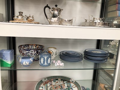 Lot 300 - A collection of blue and white Wedgwood plates,...