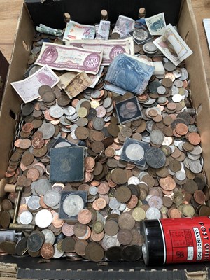 Lot 387 - A large collection of world coins and bank notes.
