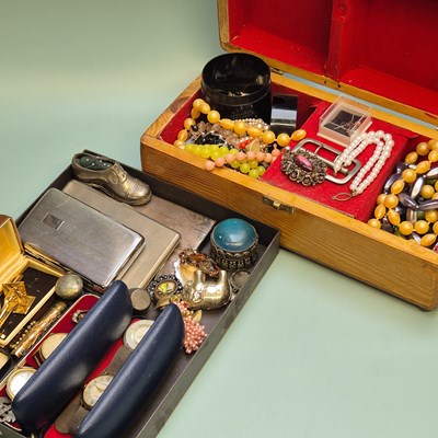 Lot 7 - Vintage jewellery and collectables- cufflinks,...
