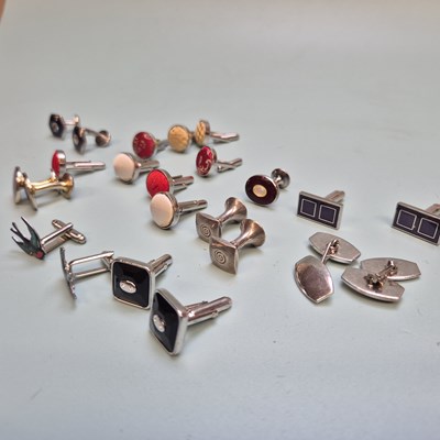 Lot 10 - Twelve pairs of various cufflinks, including...