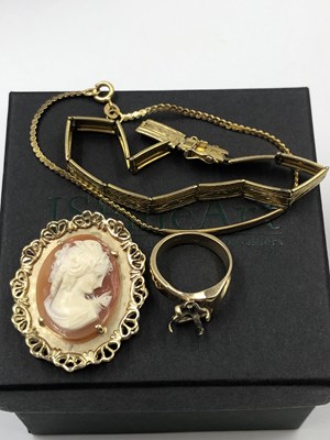 Lot 39 - A hallmarked 9ct gold ladies' ID bracelet, an...