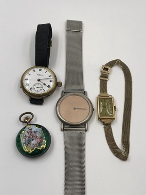 Lot 40 - A 9ct hallmarked gold Swiss-made ladies'...