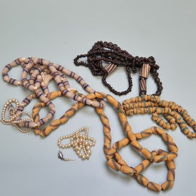 Lot 54 - Antique and vintage jewellery, including...
