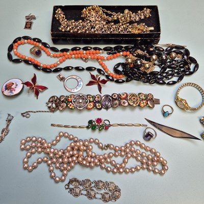 Lot 65 - Vintage jewellery- Hallmarked silver Tudor...