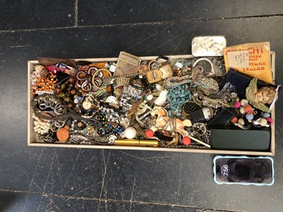 Lot 67 - A large collection of jewellery and...
