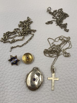 Lot 71 - 9ct gold jewellery- A hallmarked locket and...