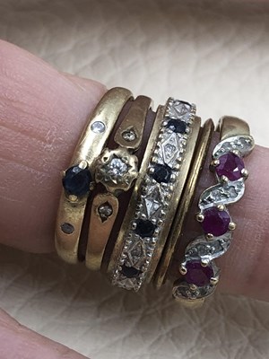 Lot 73 - Five 9ct hallmarked gold ring. Four are...