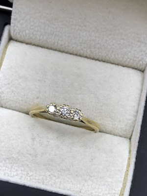 Lot 74 - An 18ct hallmarked gold three-stone diamond...
