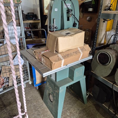 Lot 770 - A good quality band saw with numerous spare...