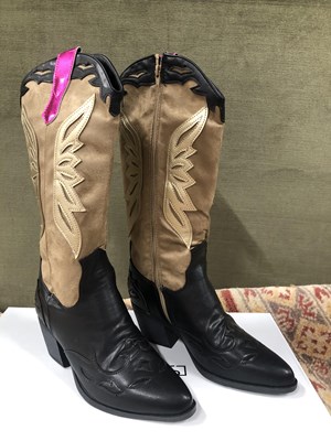 Lot 150 - Cowboy boots. Brand new in box, unworn. Tan,...