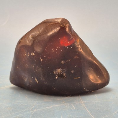 Lot 122 - A triangular shaped amber pebble. W 11cms.