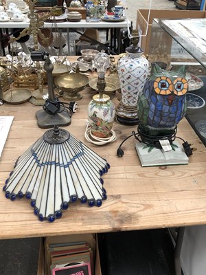 Lot 755 - An leaded glass owl table lamps, two other...