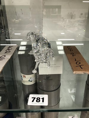 Lot 781 - A boxed Swarovski glass seated bear together...