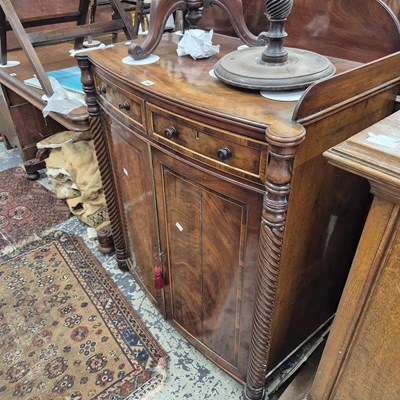 Lot 186 - An early 19th century mahogaany bow front side...