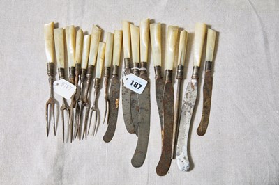 Lot 187 - A Georgian part set of mother-of-pearl handle...