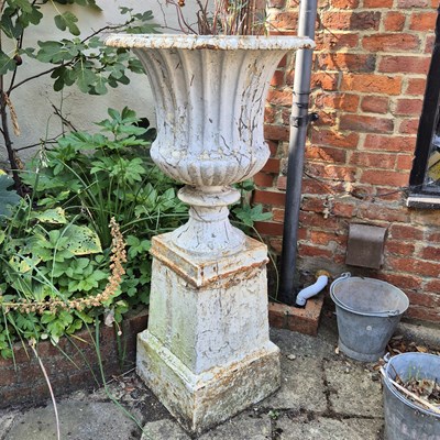 Lot 417 - A large antique Victorian cast iron campana...