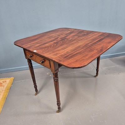 Lot 612 - A George III mahogany Pembroke table with...